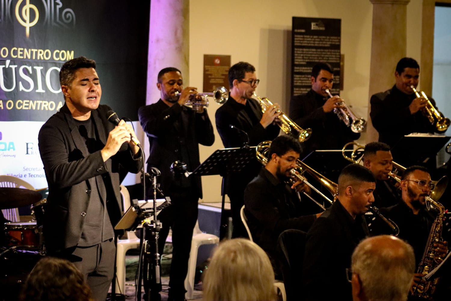 Túlio Melo e Big Band Rubacão Jazz apresentam clássicos de Elvis Presley e outros boleros (Foto: Divulgação)