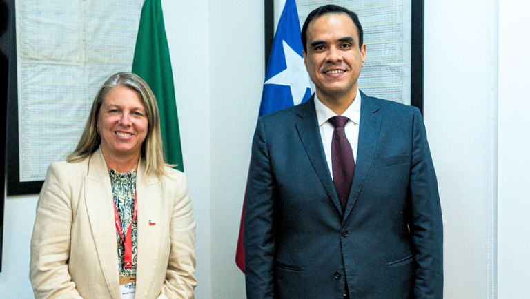 Subsecretária de Turismo do Chile, Maria Paz Lagos Valdivieso, e o ministro do Turismo, Gustavo Feliciano / FOTO: Rafael Medelima/MTur