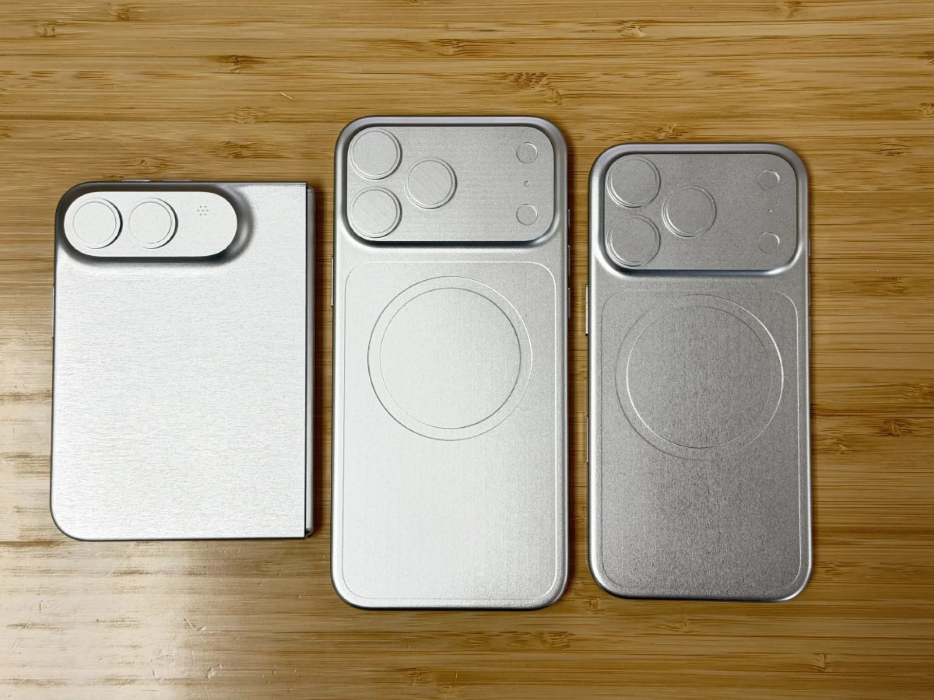 A Apple deverá anunciar em setembro três novos iPhones. Além do iPhone 18 Pro e do iPhone 18 Pro, os fãs da “Empresa da Maçã” poderão contar com o primeiro iPhone de ecrã dobrável (Foto: © X / VadimYuryev)