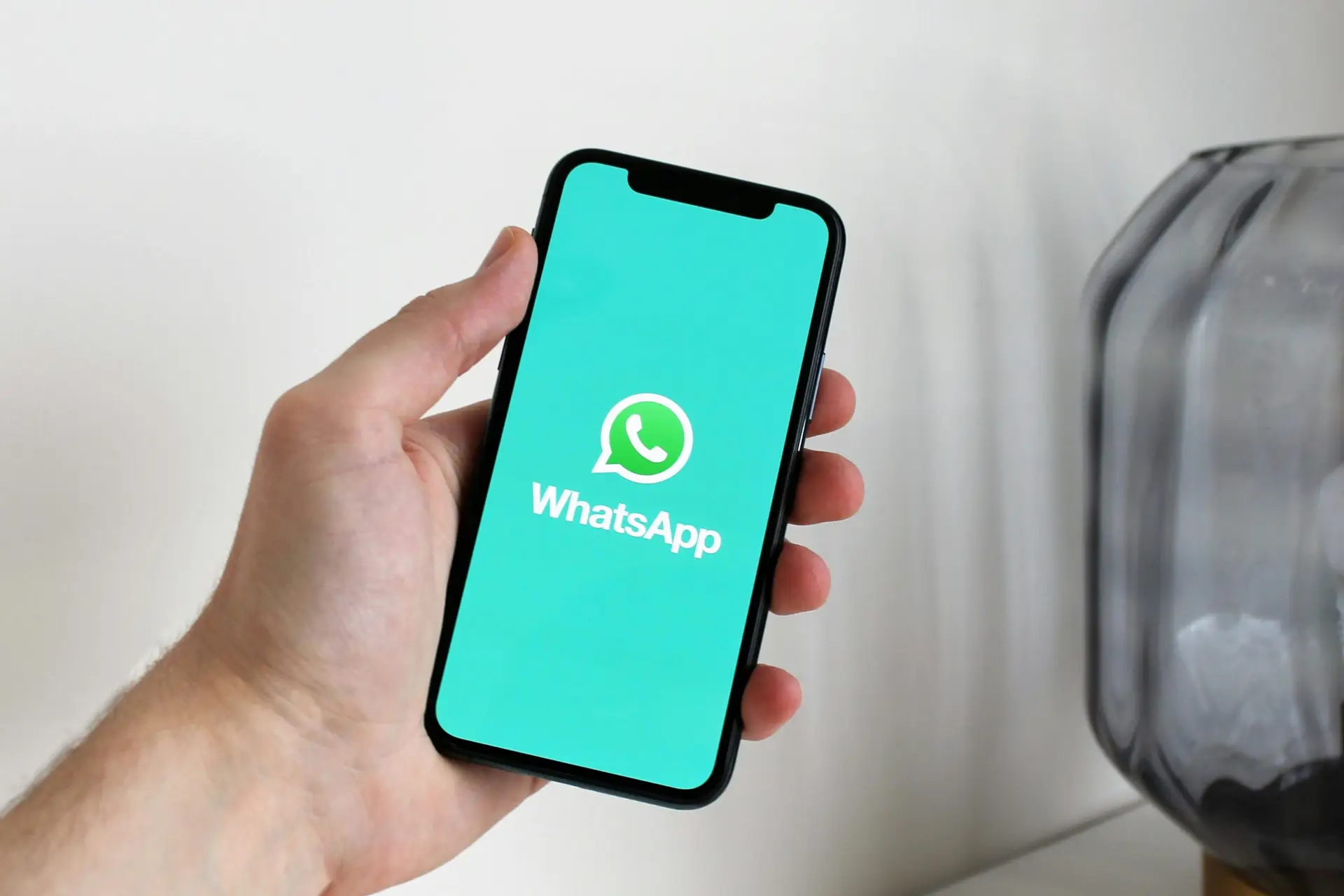 WhatsApp testa assinatura premium com recursos extras (Foto: Anton / Pexels)