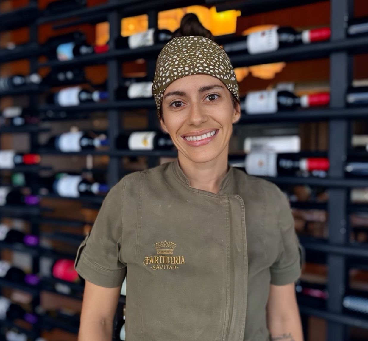 Chef desconstrói o conceito de alta gastronomia e defende a cozinha como um espaço de formação e propósito