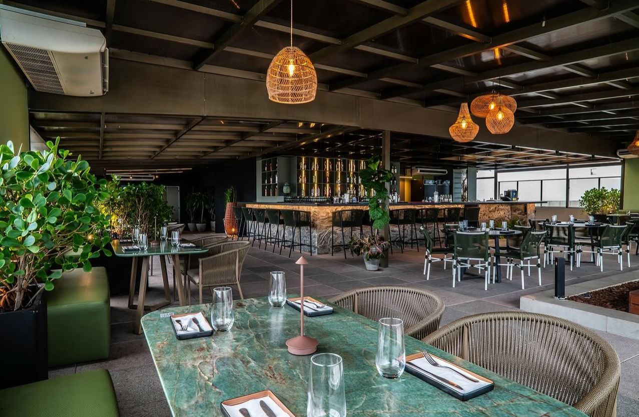 Dia dos Namorados: SEA Rooftop aposta em experiência gastronômica com vista para o mar